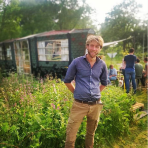 Nicky Castricum in zijn vlindertuin
